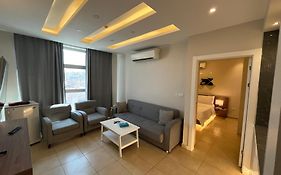 7 Days Hotel